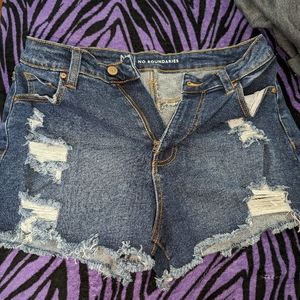 No boundaries shorts